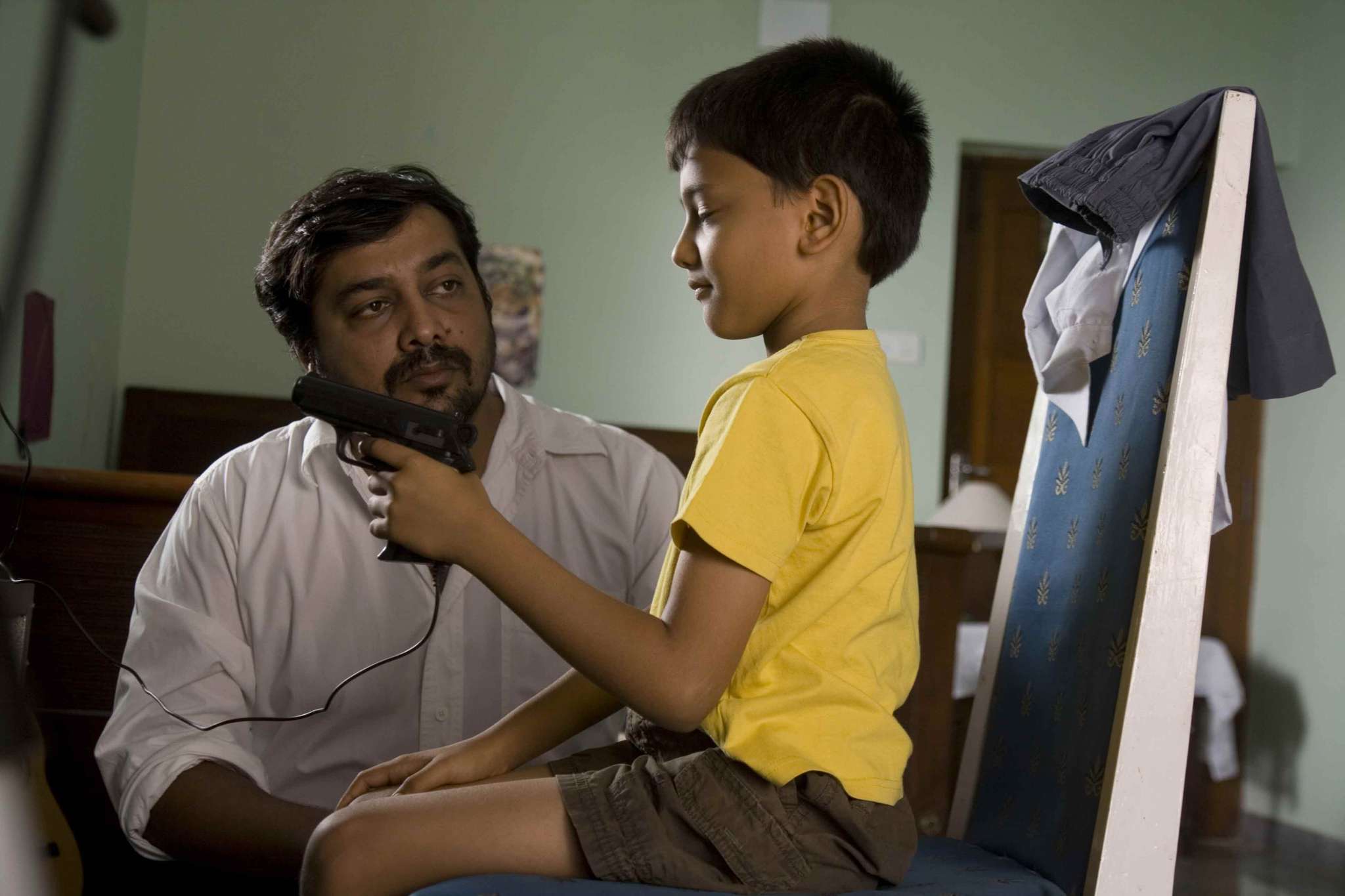 Still of Anurag Kashyap and Dhrishit Sonegara in I Am Afia Megha Abhimanyu Omar (2010)