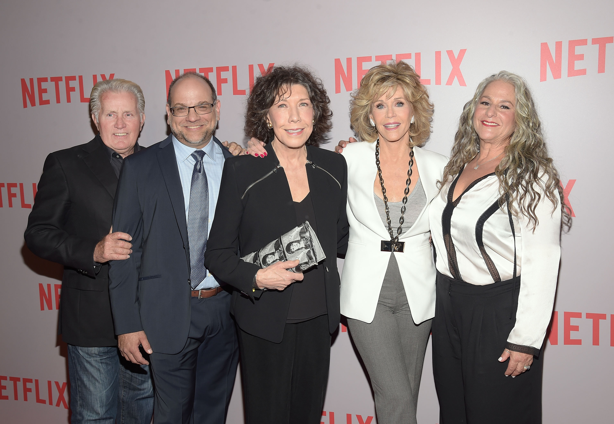 Jane Fonda, Martin Sheen, Lily Tomlin, Marta Kauffman and Jason Kempin at event of Grace and Frankie (2015)