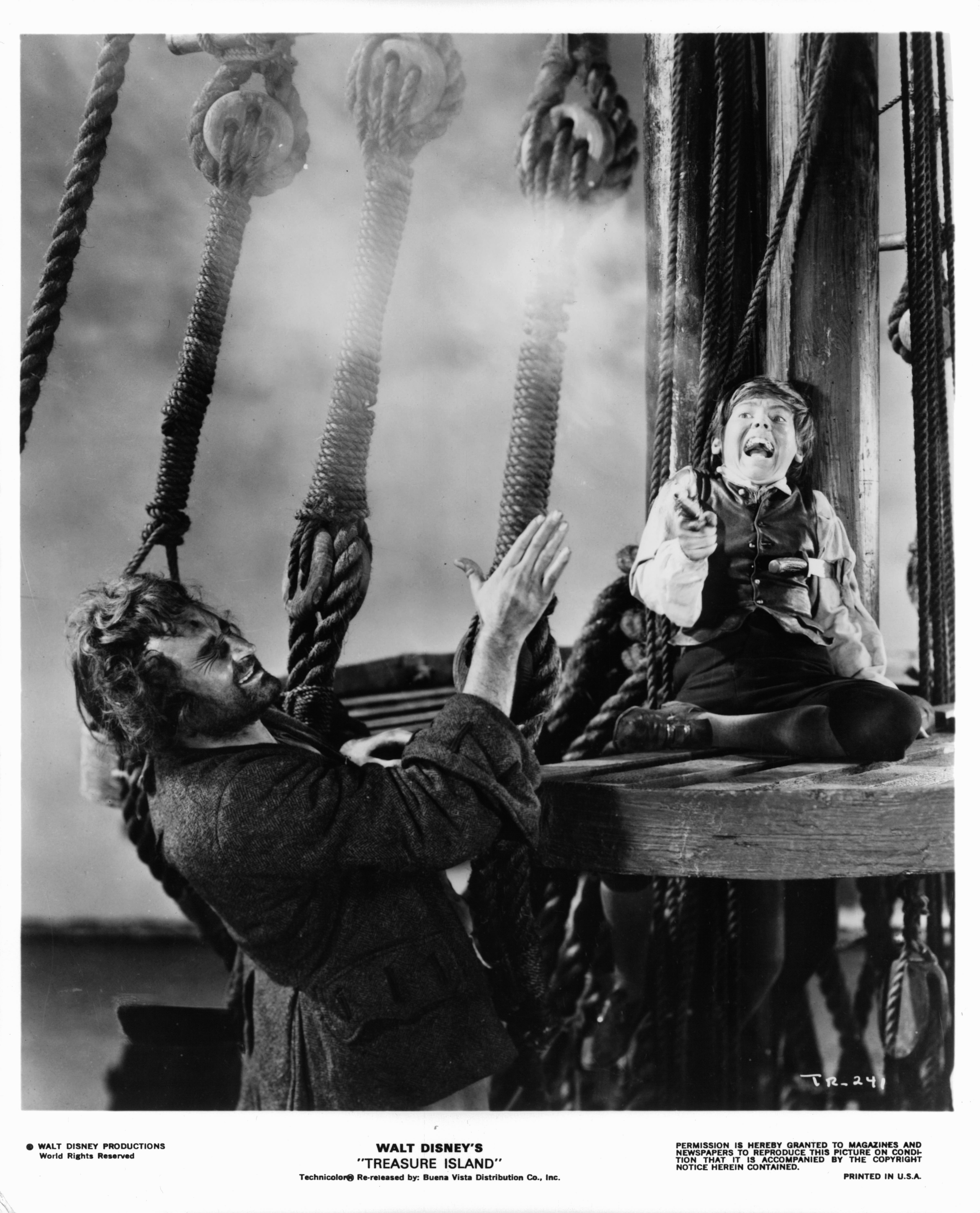 Still of Bobby Driscoll and Geoffrey Keen in Treasure Island (1950)