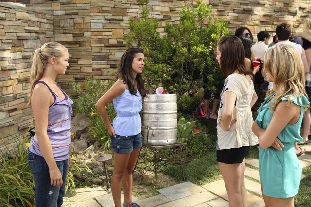 Still of Chelsea Hobbs, Ayla Kell, Josie Loren and Cassie Scerbo in Make It or Break It (2009)