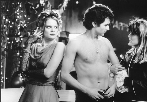 Still of Martha Plimpton, Catherine Kellner and Brian McCardie in 200 Cigarettes (1999)