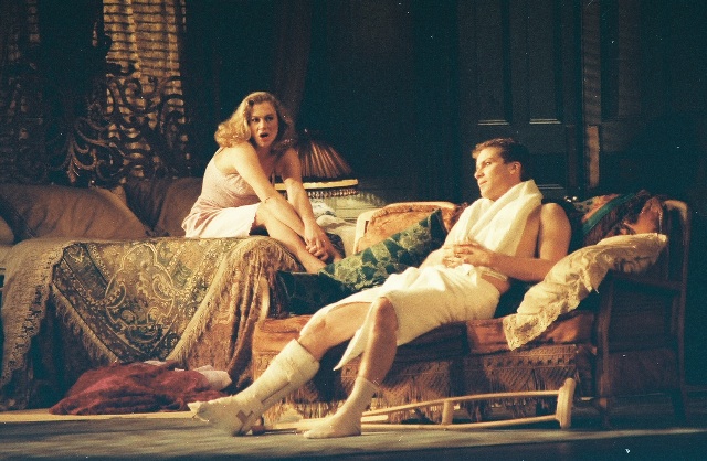 Kathleen Turner and Daniel Hugh Kelly