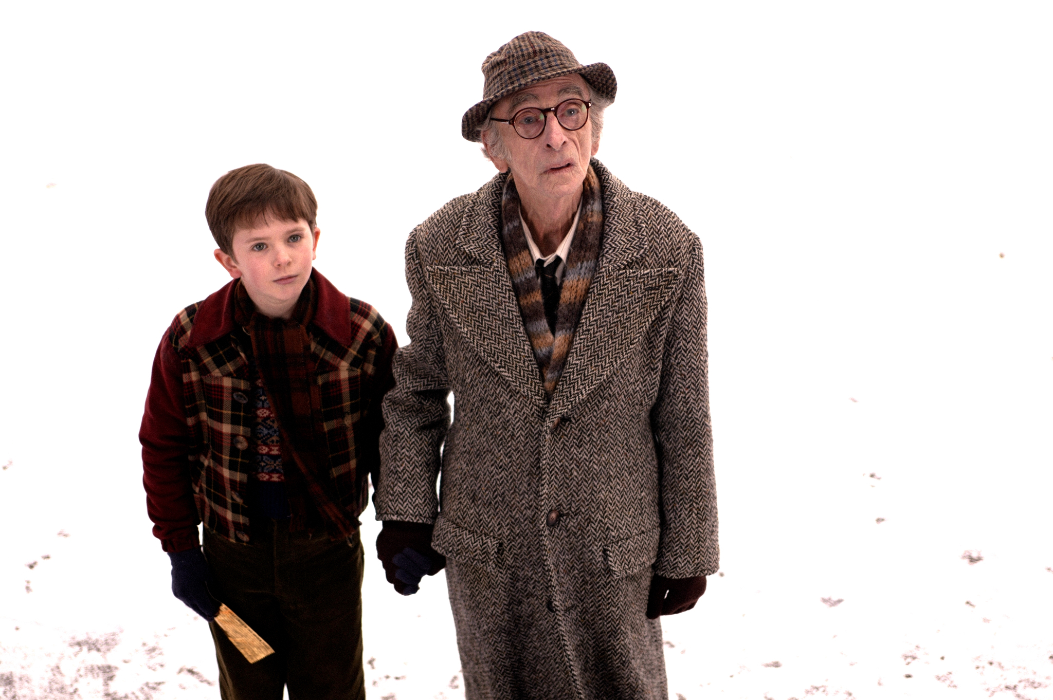 Still of Freddie Highmore and David Kelly in Carlis ir sokolado fabrikas (2005)