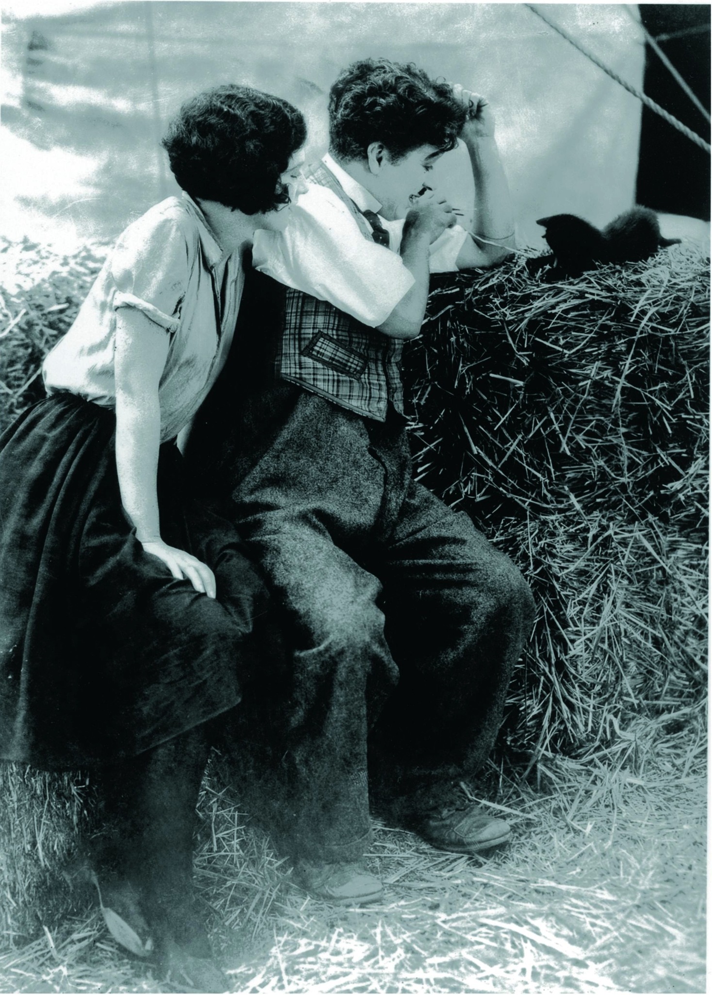 Still of Charles Chaplin and Merna Kennedy in The Circus (1928)