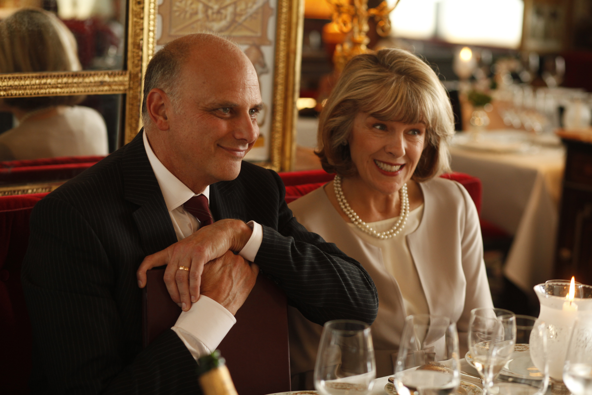 Still of Kurt Fuller and Mimi Kennedy in Vidurnaktis Paryziuje (2011)