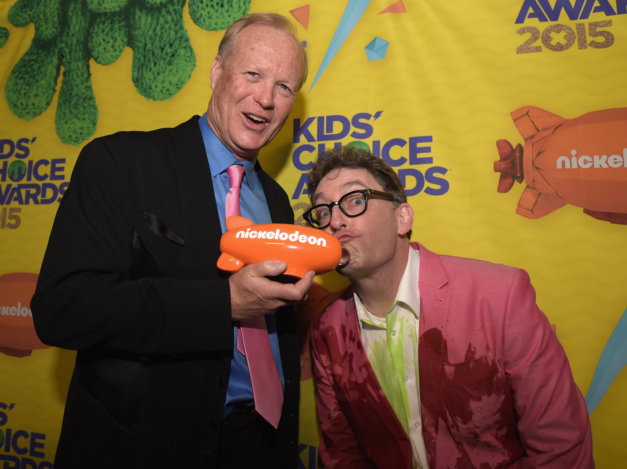 Bill Fagerbakke and Tom Kenny at event of Nickelodeon Kids' Choice Awards 2015 (2015)