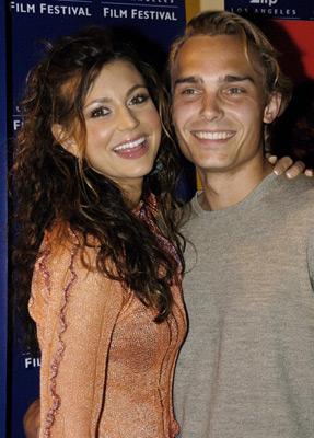 Joey Kern and Cerina Vincent at event of Cabin Fever (2002)