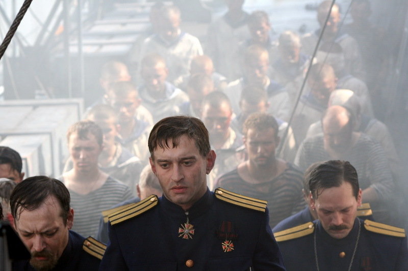Konstantin Khabenskiy and Vladislav Vetrov in Admiral (2008)