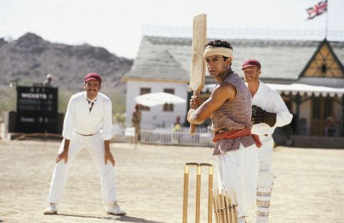Still of Paul Blackthorne and Aamir Khan in Lagaan: Once Upon a Time in India (2001)