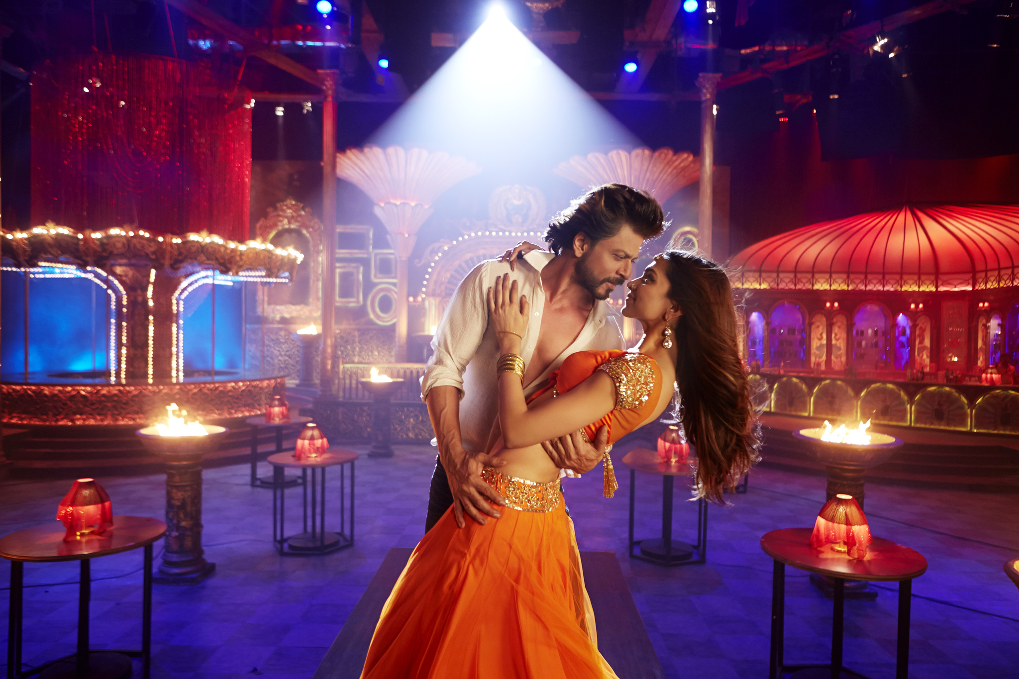 Still of Shah Rukh Khan and Deepika Padukone in Happy New Year (2014)
