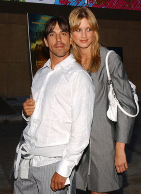 Anthony Kiedis at event of Riding Giants (2004)