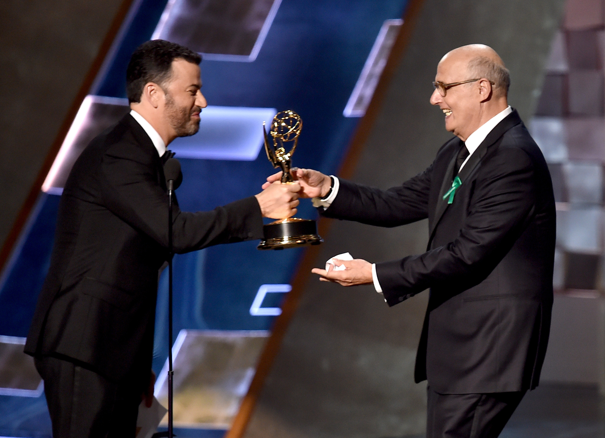Jeffrey Tambor and Jimmy Kimmel at event of The 67th Primetime Emmy Awards (2015)