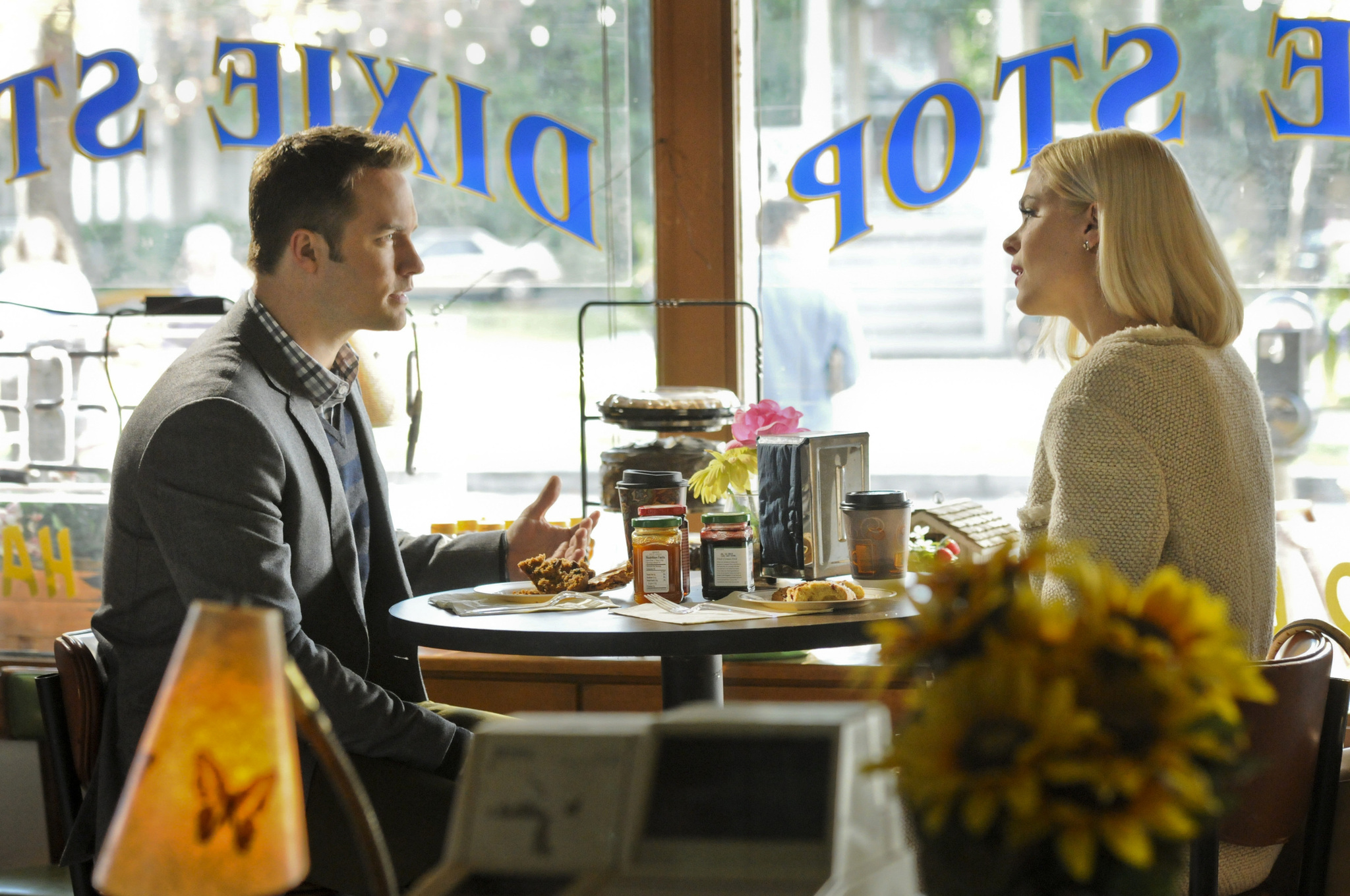 Still of Jaime King and Scott Porter in Hart of Dixie (2011)