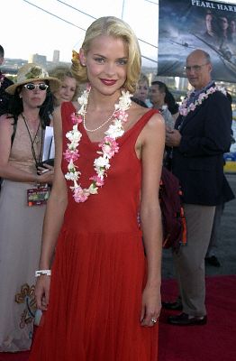 Jaime King at event of Perl Harboras (2001)