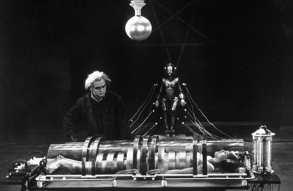 Still of Brigitte Helm and Rudolf Klein-Rogge in Metropolis (1927)
