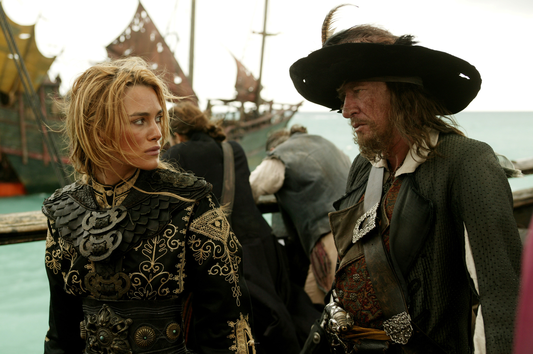 Still of Geoffrey Rush and Keira Knightley in Karibu piratai: pasaulio pakrasty (2007)