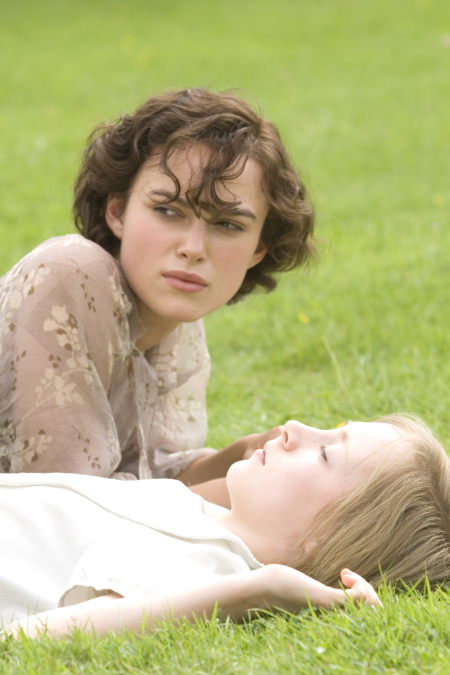 Still of Keira Knightley and Saoirse Ronan in Atonement (2007)