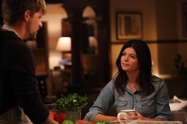 Still of Zachary Knighton and Casey Wilson in Happy Endings (2011)