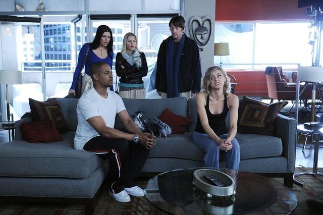 Still of Elisha Cuthbert, Zachary Knighton, Damon Wayans Jr. and Eliza Coupe in Happy Endings (2011)