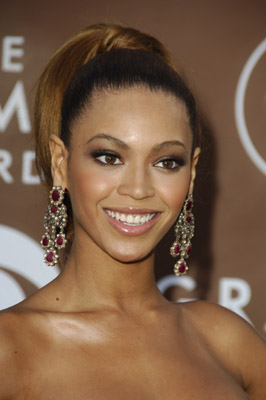 Beyoncé Knowles at event of The 48th Annual Grammy Awards (2006)