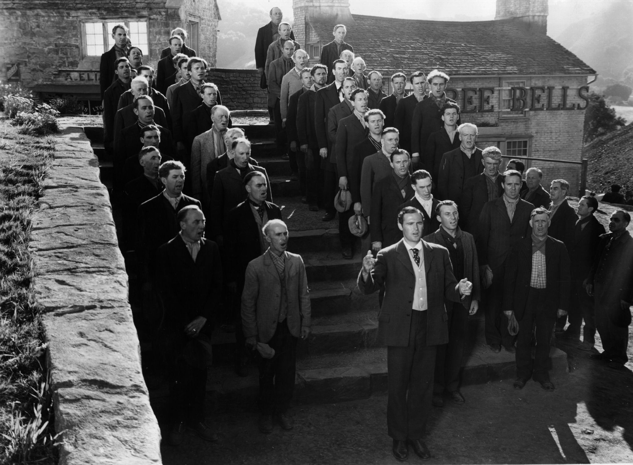 Still of Patric Knowles and Welsh Singers in How Green Was My Valley (1941)