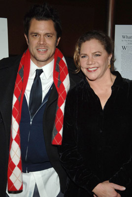 Kathleen Turner and Johnny Knoxville at event of The Ringer (2005)