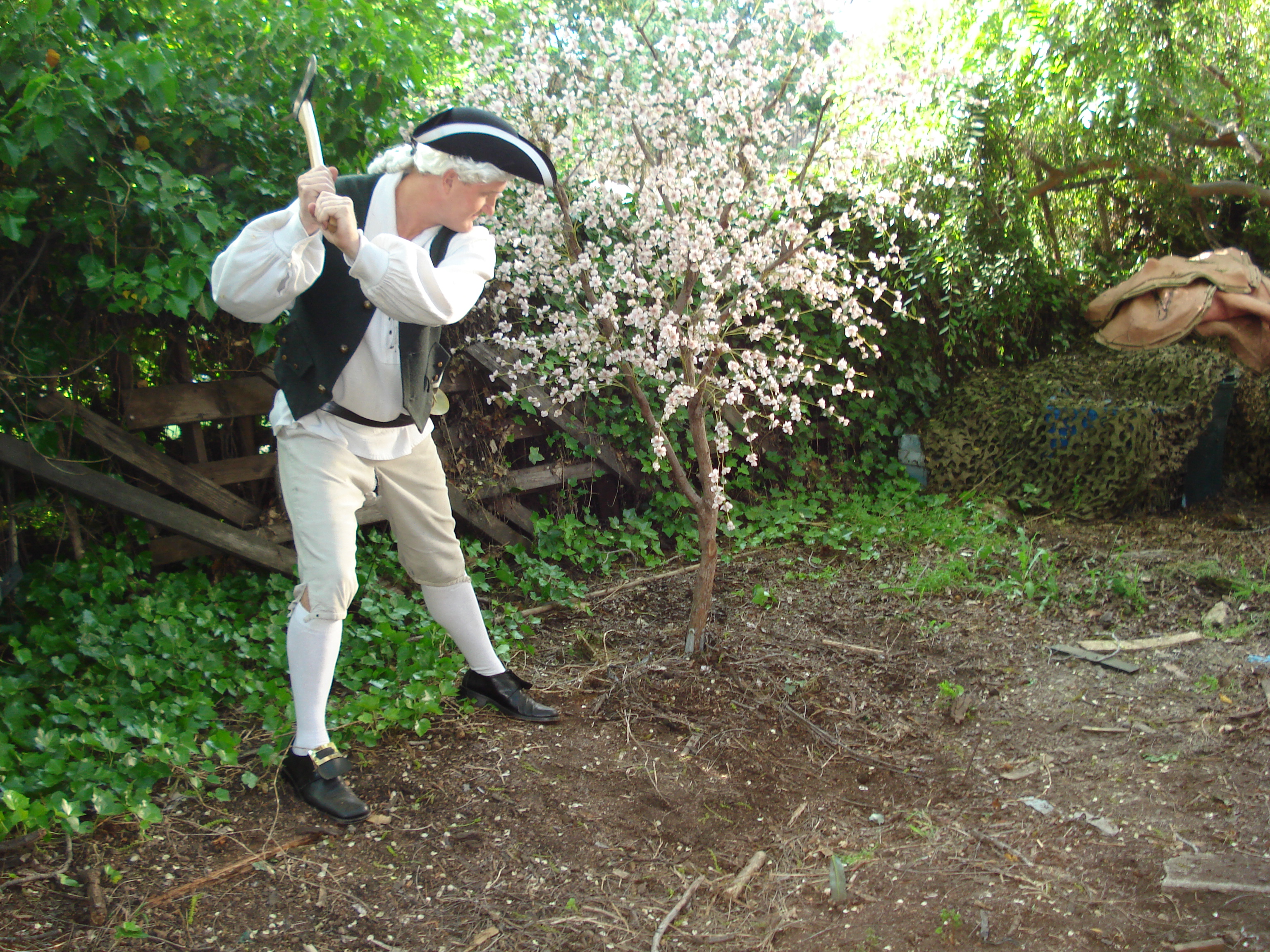 Matt Knudsen as George Washington on the set of The Webventures of Justin and Alden