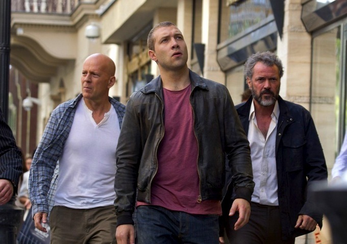 Still of Bruce Willis, Sebastian Koch and Jai Courtney in Kietas riesutelis. Puiki diena mirti (2013)