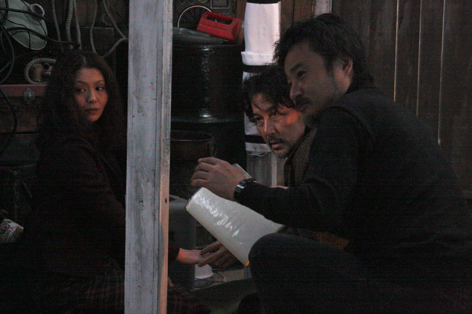 Still of Kyôko Koizumi, Kiyoshi Kurosawa and Kôji Yakusho in Tôkyô sonata (2008)