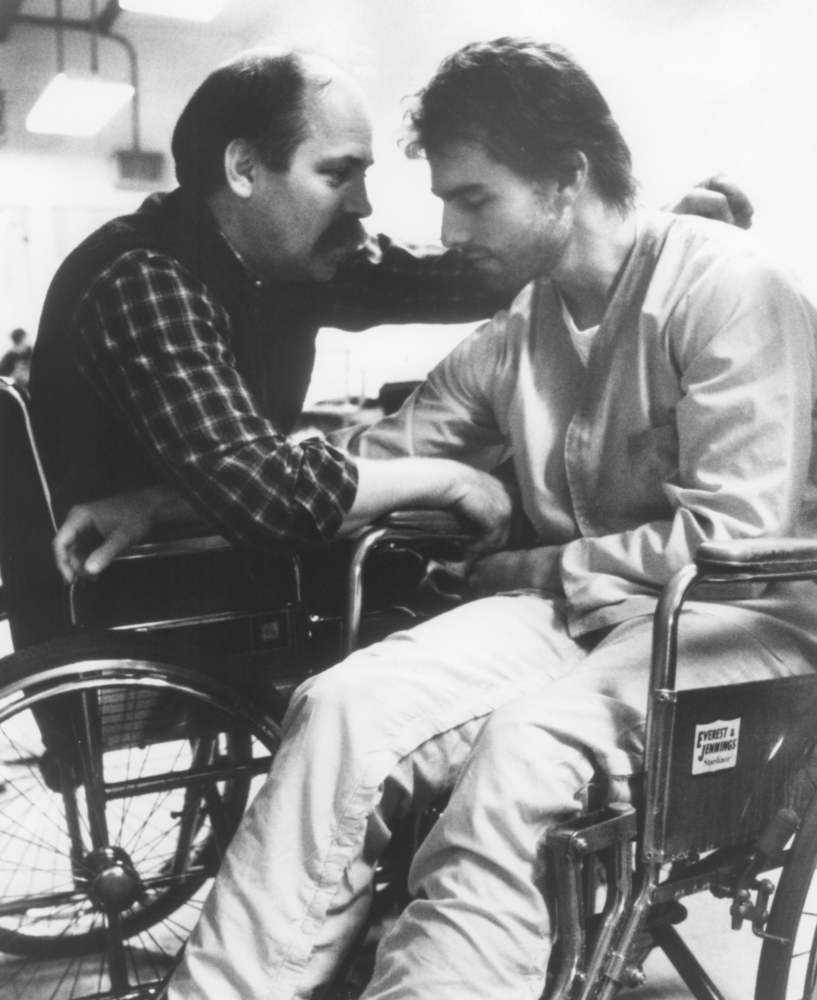 Still of Tom Cruise and Ron Kovic in Gimes liepos 4-aja (1989)