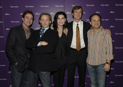 Julianna Margulies, Kevin Pollak, Roger Bart, Dennis Christopher and Peter Krause at event of The Lost Room (2006)