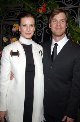 Rachel Griffiths and Peter Krause at event of Sesios pedos po zeme (2001)