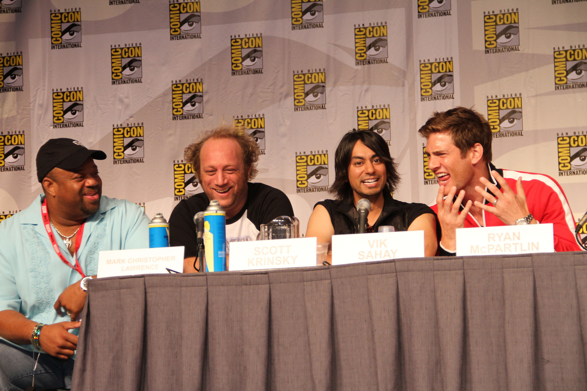 Vik Sahay, Scott Krinsky, Mark Christopher Lawrence and Ryan McPartlin at event of Cakas (2007)