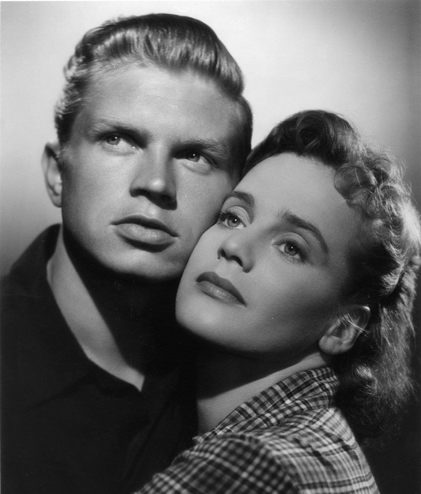 Still of Hardy Krüger and Maria Schell in Solange Du da bist (1953)