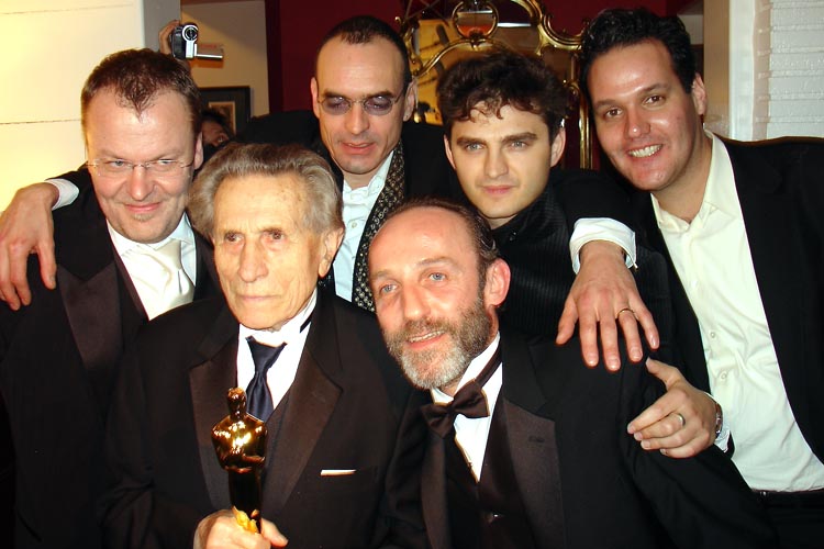 Lenn Kudrjawizki, Stefan Ruzowitzky, Benedict Neuenfels, Karl Markovics celebrating the Oscar for 