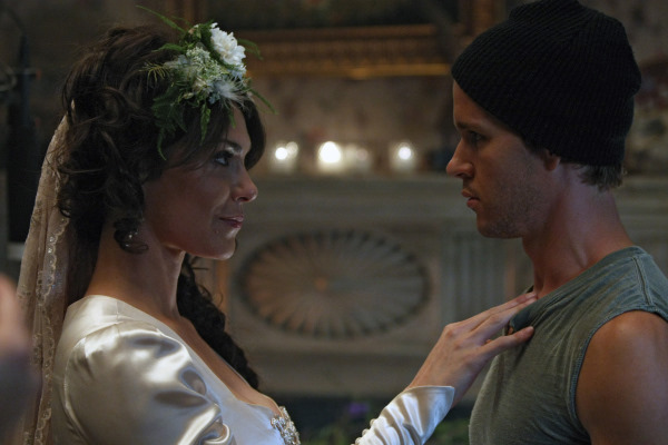 Still of Michelle Forbes and Ryan Kwanten in Tikras kraujas (2008)