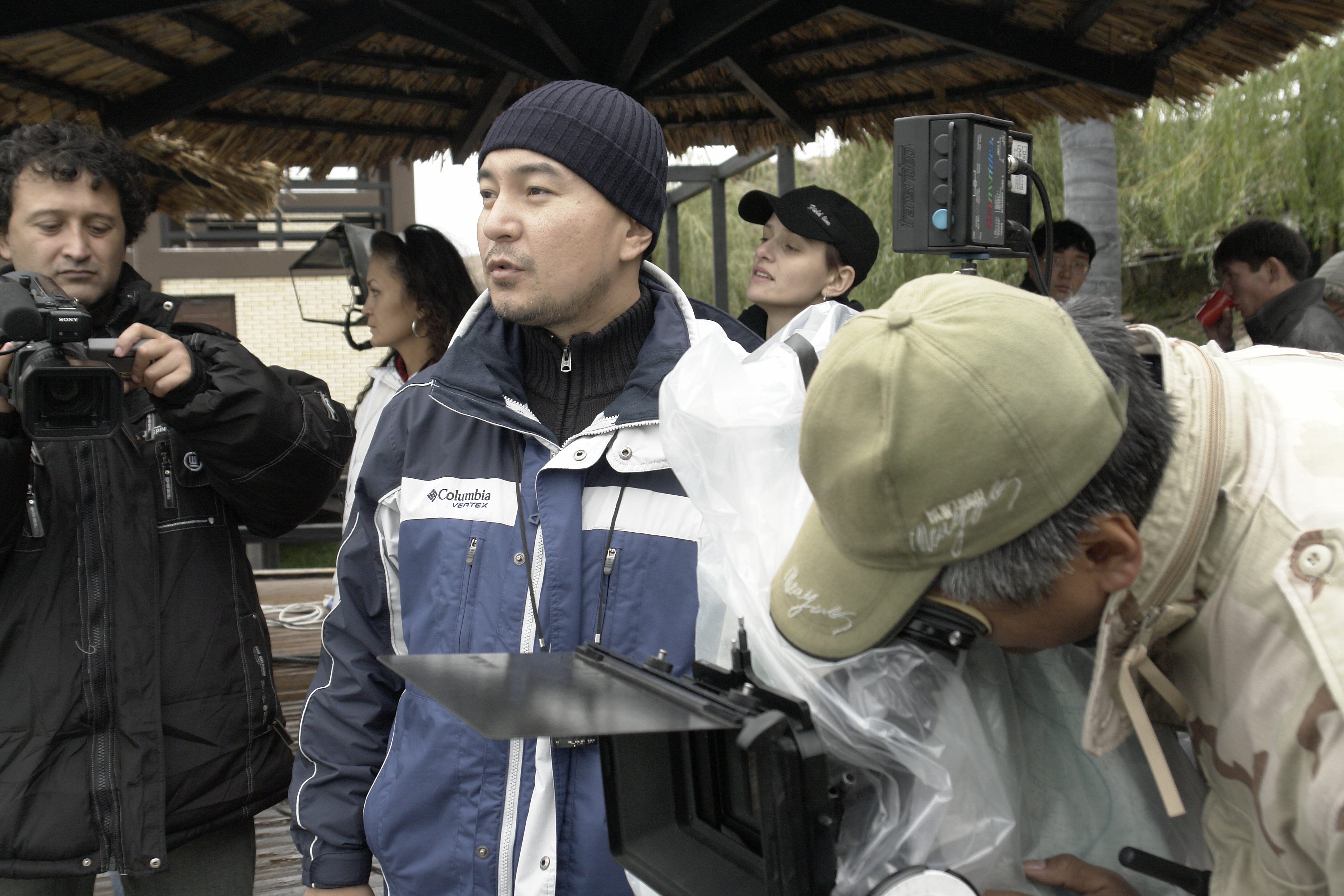 Khasan Kydyraliyev and Akan Satayev in Zabludivshiysya (2009)