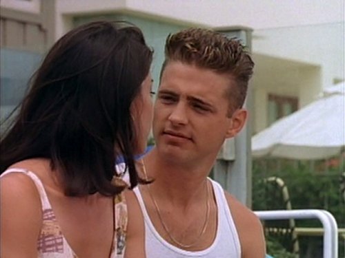 Still of Jason Priestley and Robia LaMorte in Beverli Hilsas, 90210 (1990)