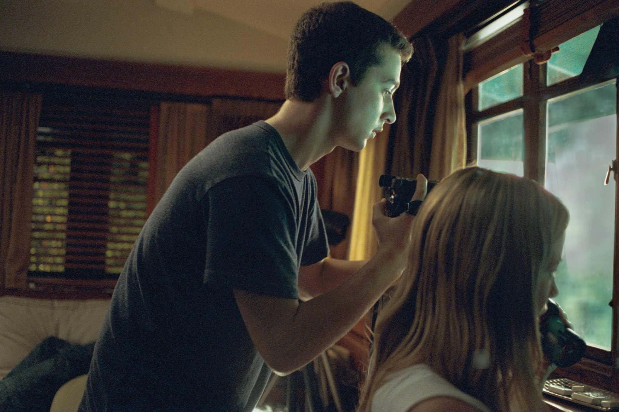 Still of Shia LaBeouf and Sarah Roemer in Paranoja (2007)