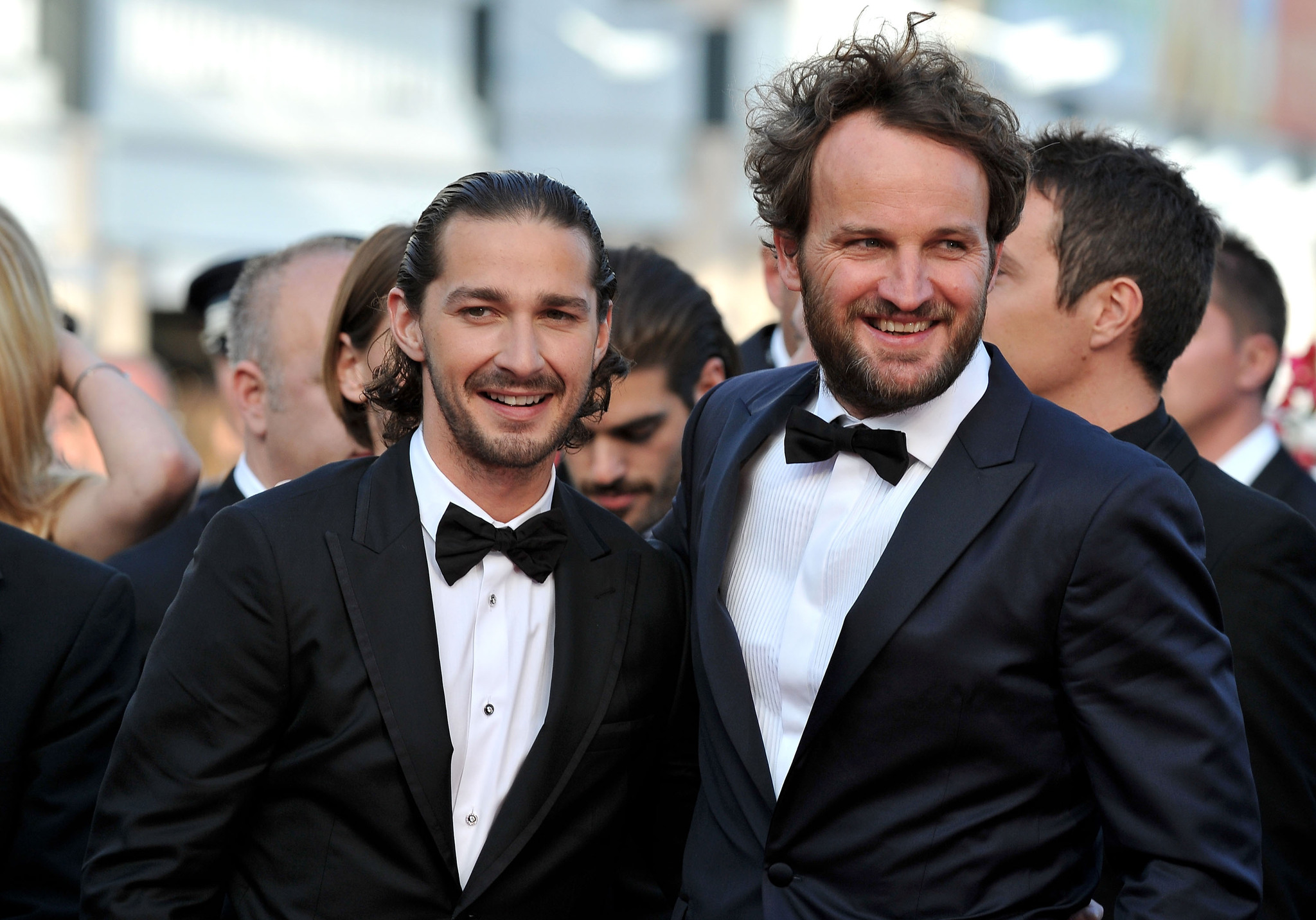 Jason Clarke and Shia LaBeouf at event of Virs istatymo (2012)