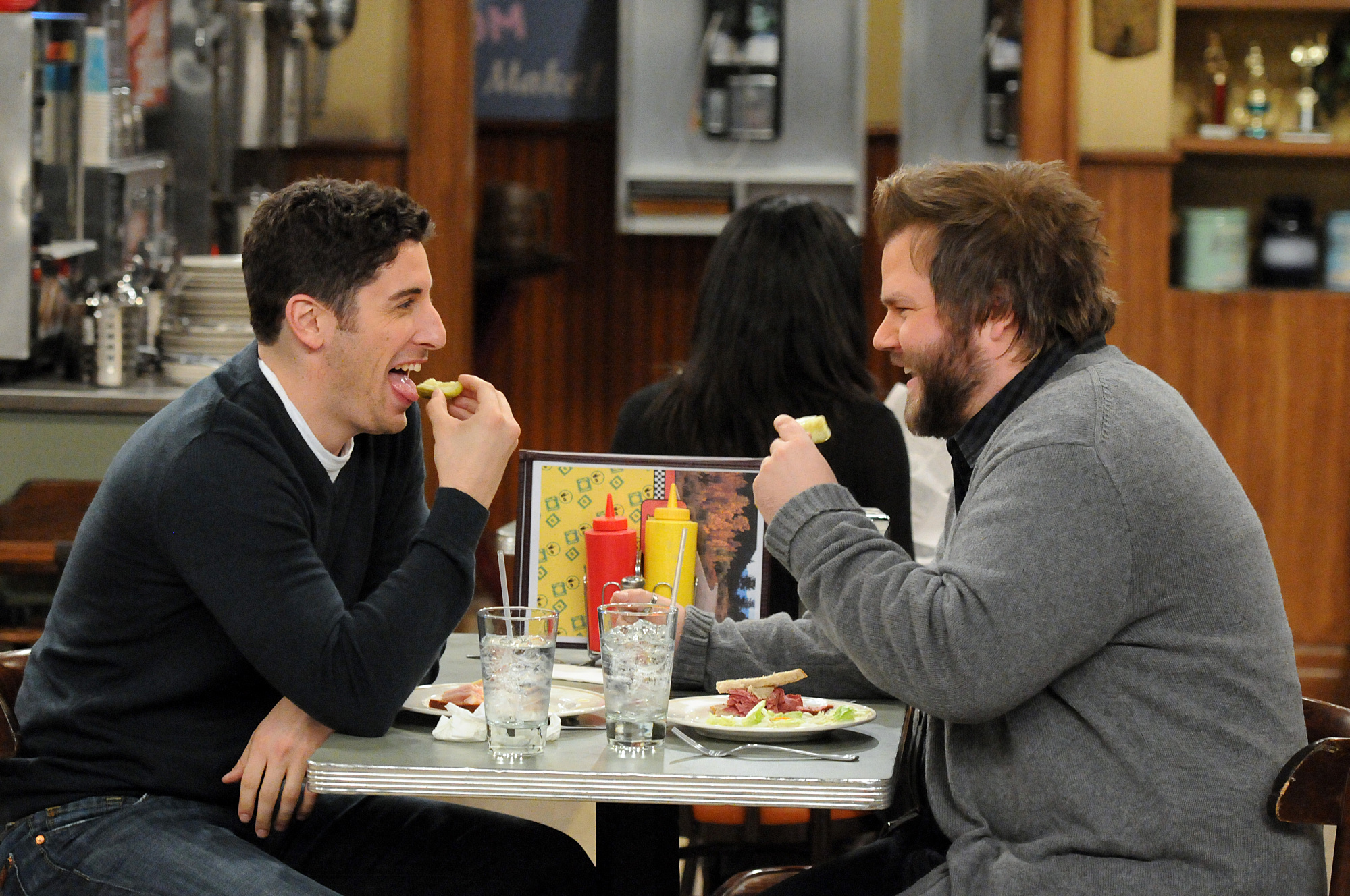 Still of Jason Biggs and Tyler Labine in Mad Love (2011)