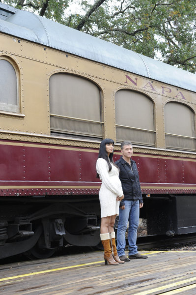 Still of Padma Lakshmi and Michael Chiarello in Top Chef (2006)