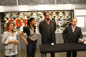 Still of Penn Jillette, Padma Lakshmi, Teller and Michelle Bernstein in Top Chef (2006)