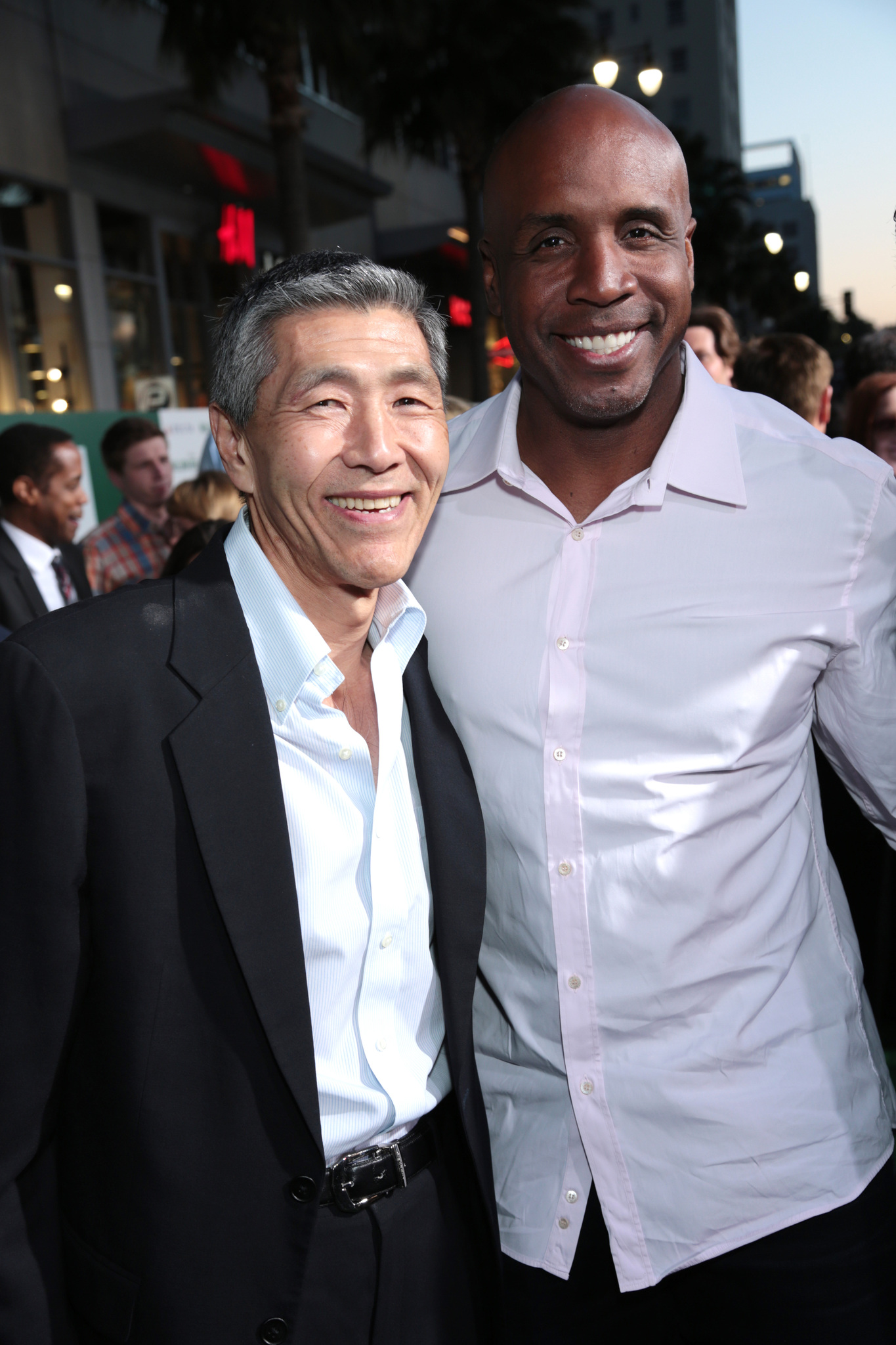 Barry Bonds and Will Chang at event of Million Dollar Arm (2014)