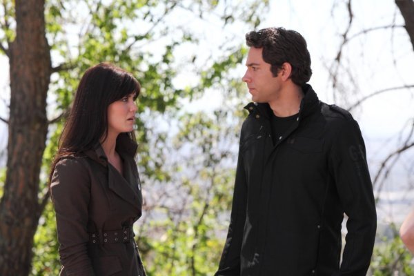 Still of Sarah Lancaster and Zachary Levi in Cakas (2007)