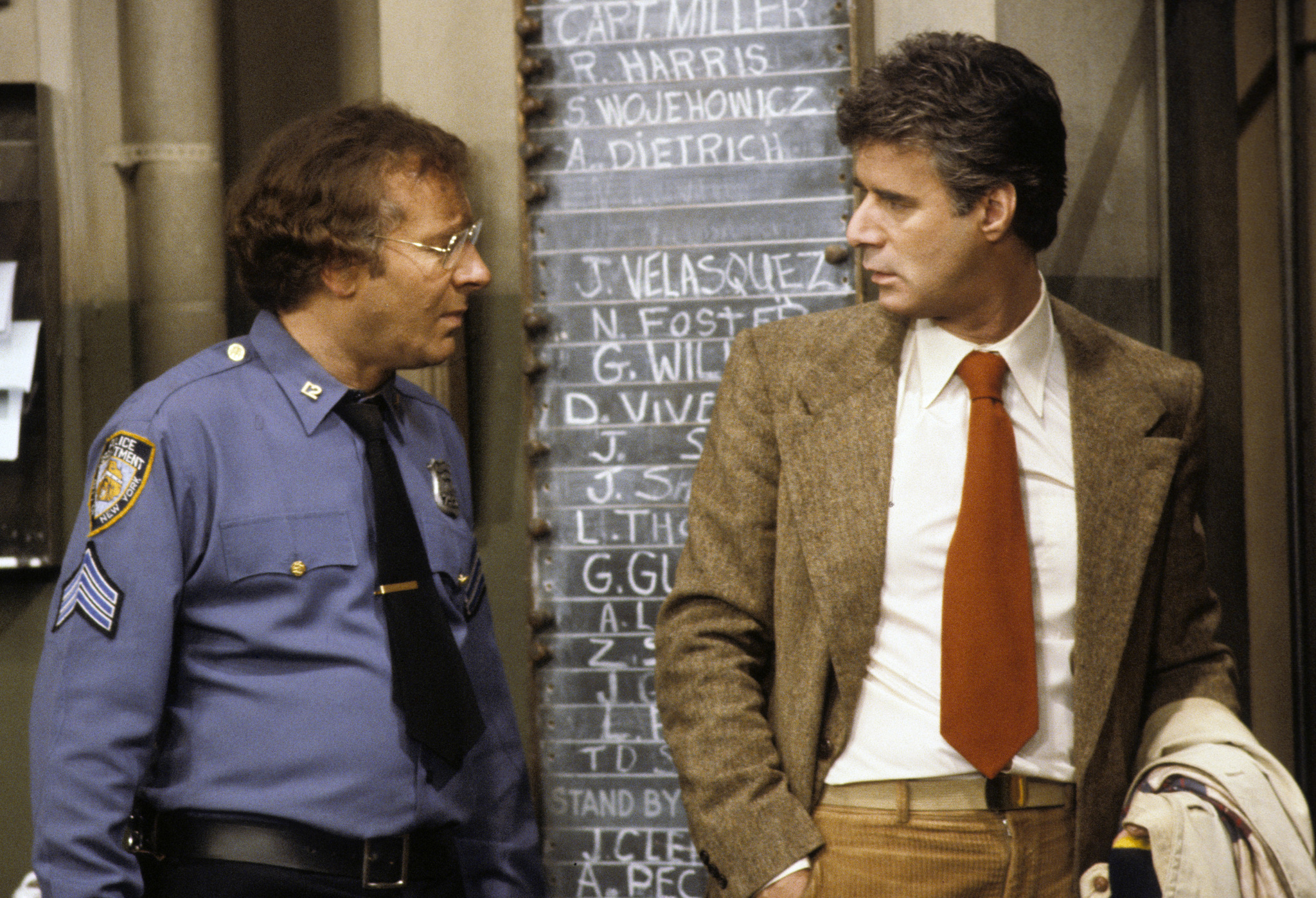 Still of Steve Landesberg and Lyman Ward in Barney Miller: Examination Day (1982)