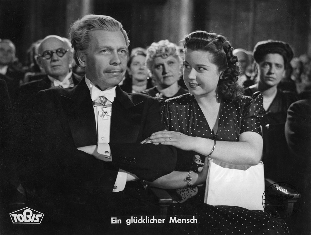 Still of Ewald Balser and Maria Landrock in Ein glücklicher Mensch (1943)