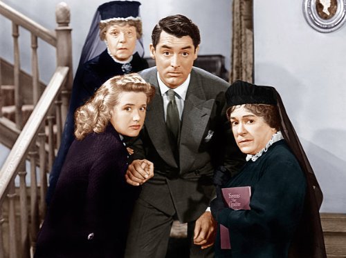 Cary Grant, Jean Adair, Josephine Hull and Priscilla Lane in Arsenic and Old Lace (1944)