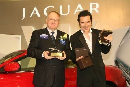 Receiving the Gorgeous Style Award in Jaguar Night 19/May/2006 Hong Kong