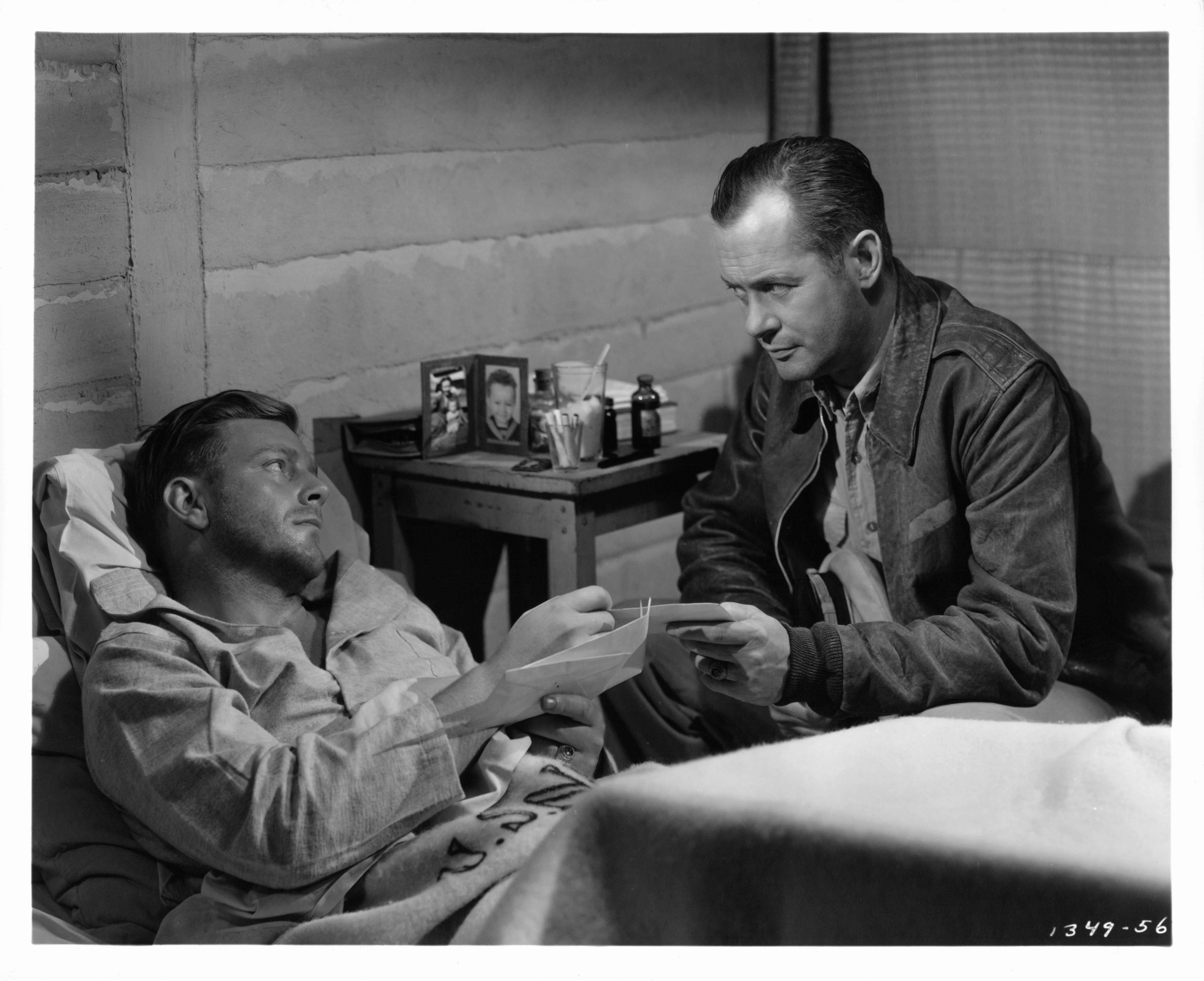 Still of Paul Langton and Robert Montgomery in They Were Expendable (1945)